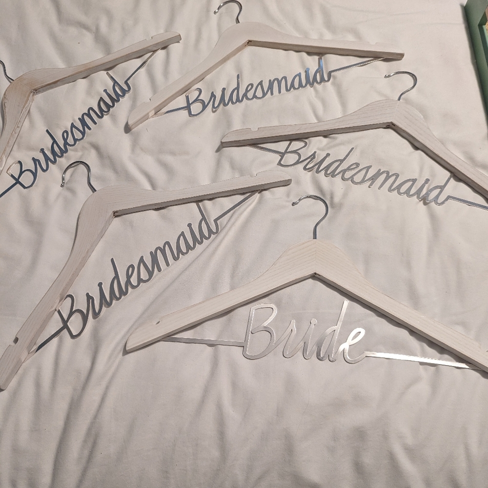Bride & Bridesmaid hangers (4)